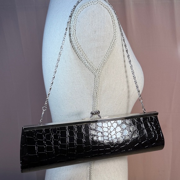 Elegant Black Crocodile Pattern Clutch, silver clasp & removable chain - Picture 1 of 9